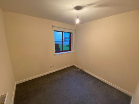 3 bedroom flat to rent - Photo 3