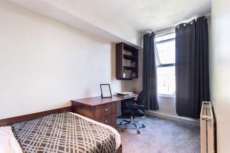 4 bedroom terraced house to rent - Photo 4