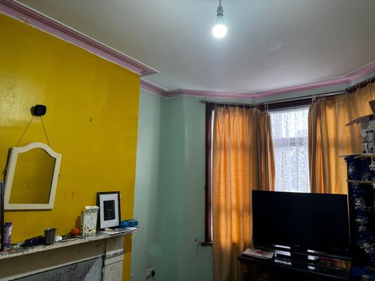 3 Bed Terraced House, Keppel Road, E6 - Photo 1