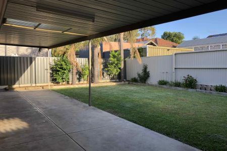 Stylish Family Home in Prime Rostrevor - Photo 2
