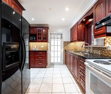 For Lease - 28 Lakeland Crescent, Richmond Hill, Ontario - Photo 1