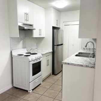 2 Bedroom + 1.5 Bathroom - Fully Renovated unit - Photo 1