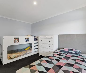 UNFURNISHED GEM IN THE HEART OF BANKSIA GROVE - Photo 3