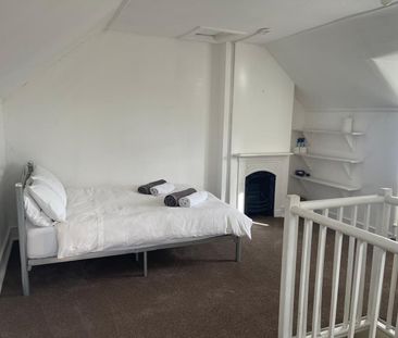 Room in a Shared House, Very Nera Brougham Road Area, W3 - Photo 1