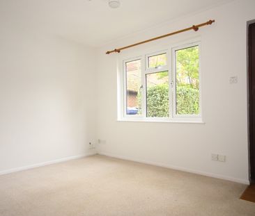 Oriental Road, Woking - Photo 1