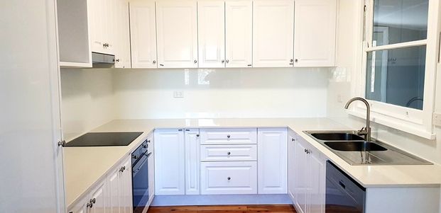 WEST TAMWORTH - Lovely Renovated Three Bedroom Home - Photo 1