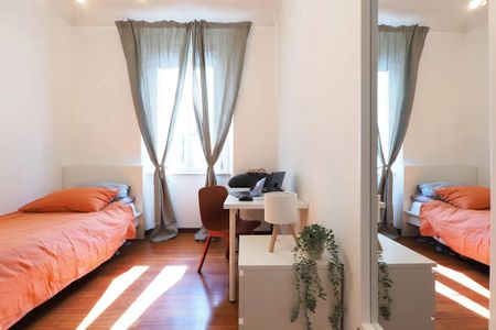 Via Giulio e Corrado Venini, Milan, Lombardy 20124 - Photo 2