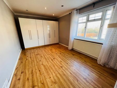 3 bedroom terraced house to rent - Photo 4