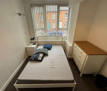property to rent - Photo 2