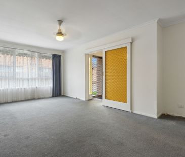 2/11 Leopold Crescent, - Photo 2