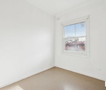 Comfortable 3-Bedroom Home with Spacious Yard in a Convenient Location - Photo 4