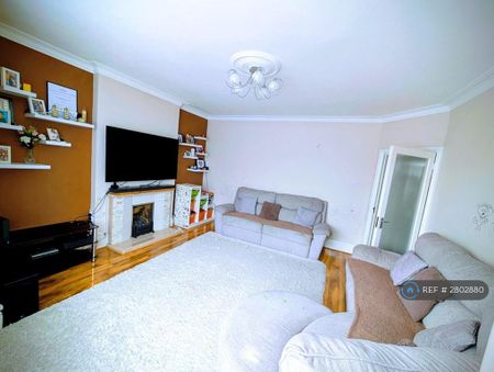 2 bedroom maisonette to rent - Photo 2