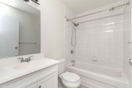 For Lease - 1800 Stonehenge Crescent, Cyrville - Carson Grove - Pineview, Ontario - Photo 3