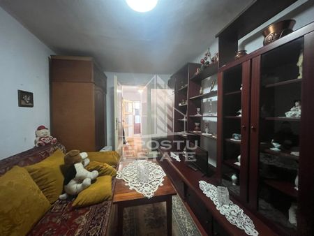 Apartament 2 camere, curte comuna. Zona Centrala - Fotografie 2