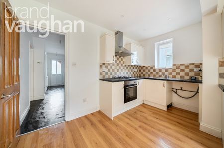 4 bedroom semi-detached bungalow to rent - Photo 4