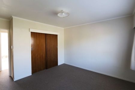 Spacious three bedroom unit - Photo 5