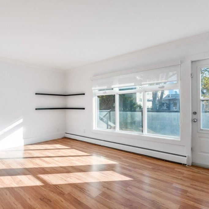 Edmonton Unfurnished Condo Rental in Oliver - Stylish, 1-Bedroom Plus Den Condo Just Off Jasper Ave - Photo 1