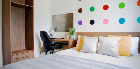 2 Bedroom Apartment - Photo 2