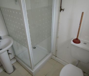 4 bedroom end of terrace house to rent - Photo 2