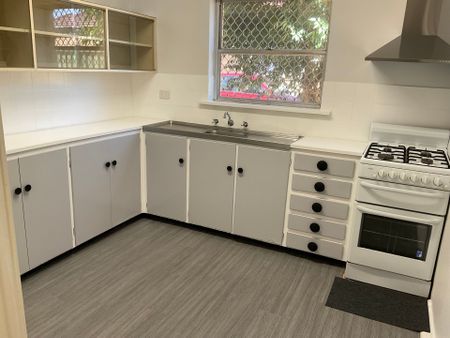 TIDY UNIT IN SOUTH TAMWORTH - Photo 4