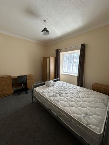 4 bedroom end of terrace house to rent - Photo 3