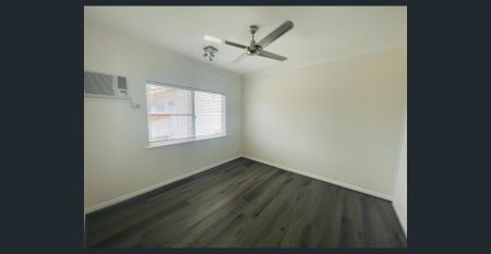 Bright and Breezy Top-Floor Apartment - Photo 4