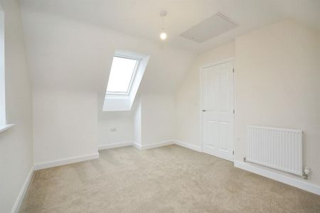 4 bedroom detached house to rent - Photo 3
