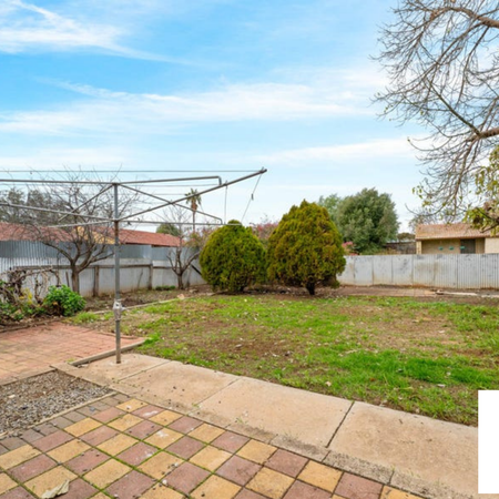 Freshly painted home in a great location! - Photo 3