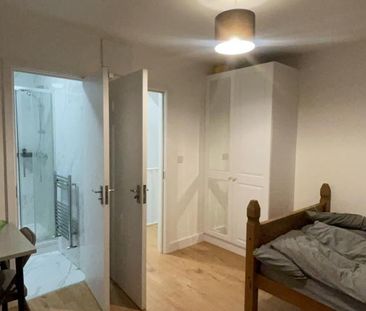 1 bedroom in a house share to rent - Photo 3