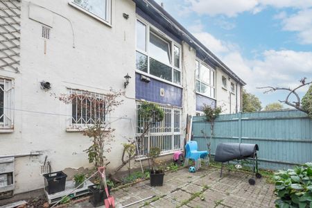 2 bedroom Flat To Let Total Size: 711 SQ FT - Photo 2