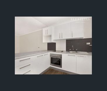 Well-Appointed Two Bedroom Apartment | Prime Location - Photo 3