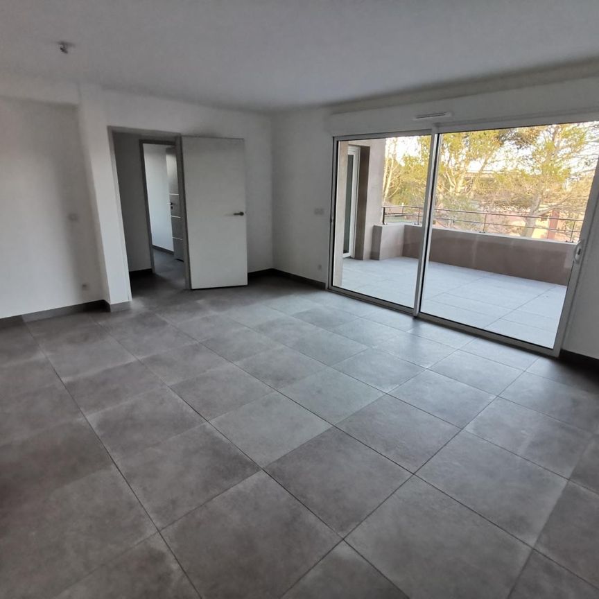 « VILLENEUVE LES AVIGNON - APPARTEMENT T3 69.96 M² AVEC TERRASSE ET PARKING » - Photo 1