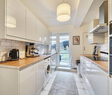 3 bedroom flat to rent - Photo 3