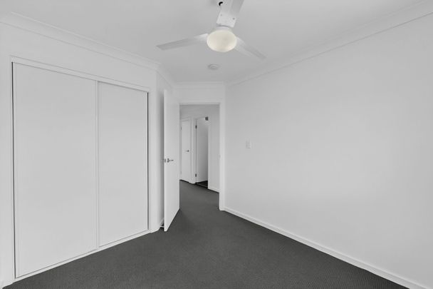 For Lease: Beautifully Presented Duplex in a Sought-After Waterford Pocket - Photo 1