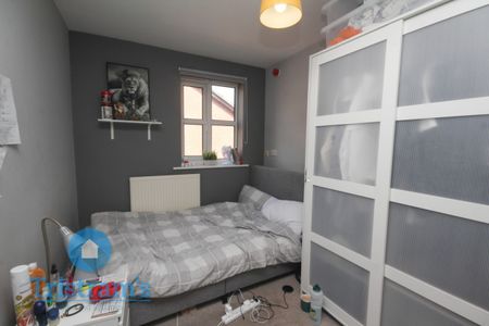 6 bed Mid Terraced House for Rent - Photo 3