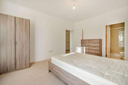 Kingfisher Heights, Royal Docks, E16 - Photo 5