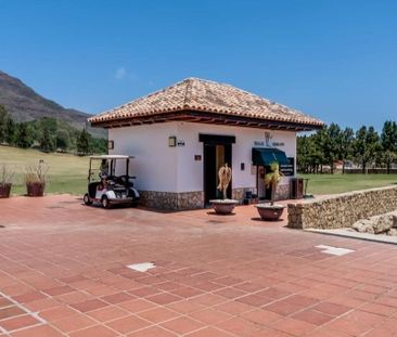 2 bedroom luxury Apartment for rent in Estepona, Andalusia - Photo 6