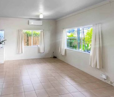 Private Two Bedroom Unit, Great Location! - Photo 2