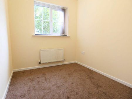 2 Bedroom Flat to Rent in Ashton - Photo 2