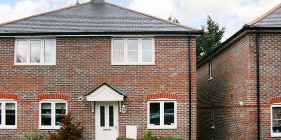 2 bedroom end of terrace house to rent - Photo 3