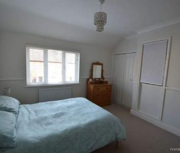 3 bedroom property to rent in Addlestone - Photo 3