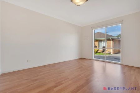 “3 BEDROOM, 2 BATHROOM SPACIOUS TOWNHOUSE” - Photo 2