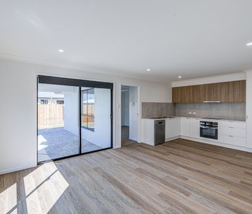 Large Home with Modern Finishes & Air Conditioning - Photo 6