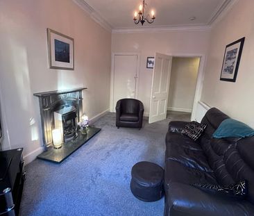2 Bed Flat, Pirrie Street, EH6 - Photo 1