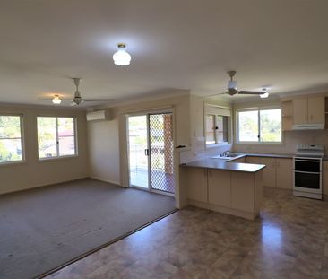 DUPLEX WITH A YARD - Photo 3