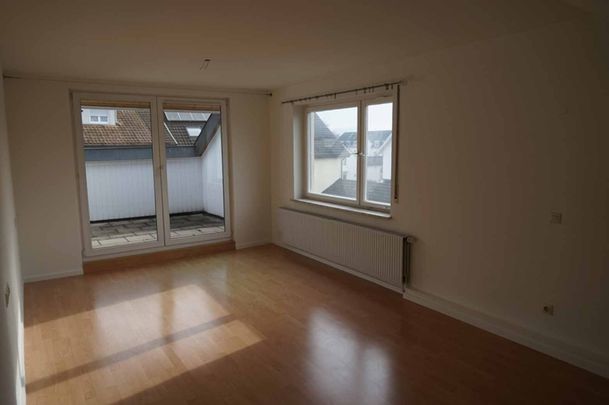 Dachwohnung mit neuer Einbauküche und Balkon im Herzen von Wyhlen - Photo 1