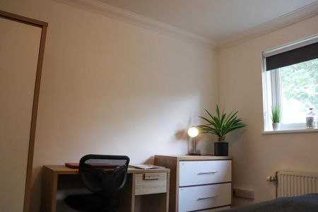 3 bedroom flat to rent - Photo 2
