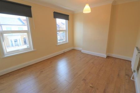 4 bedroom terraced house to rent - Photo 4