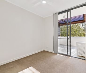 Modern One Bedroom Apartment with Leafy Outlook! - Photo 4