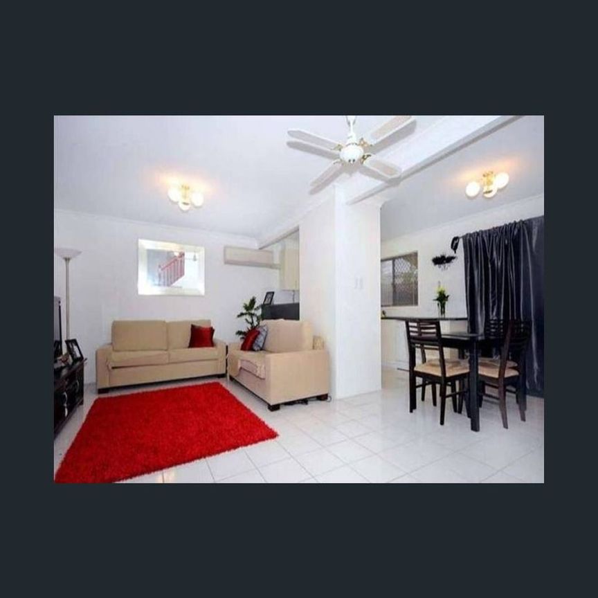 Spacious & Modern Townhouse Opposite Glennie School - Photo 1